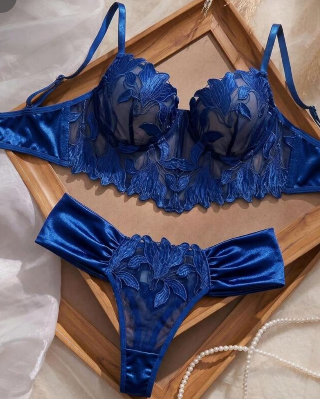 Set de encaje y satén azul