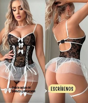 Body negro con moños blancos