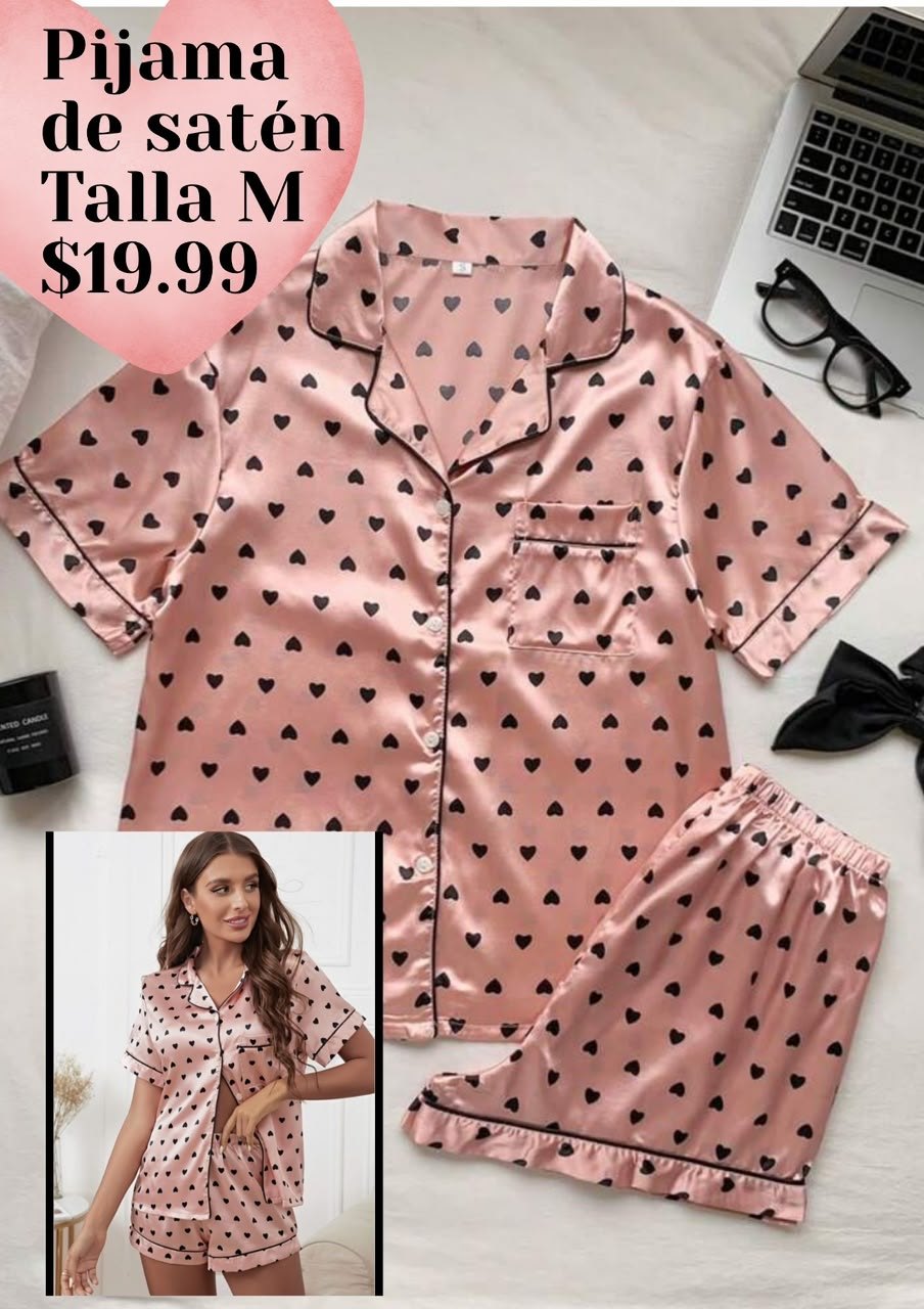 Pijama de satén rosa con corazones