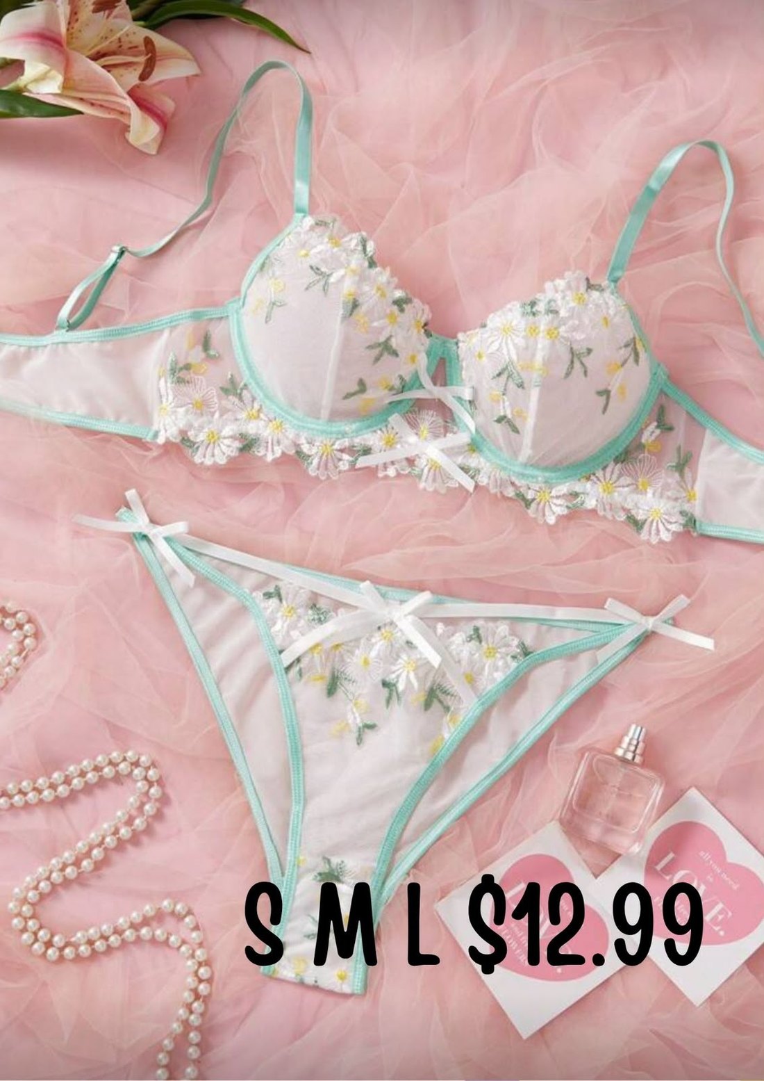 Set blanco bordado con ribete menta